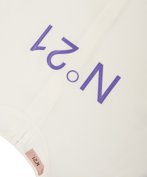 N°21（ヌメロ ヴェントゥーノ）の「N°21（ヌメロ ヴェントゥーノ）Kids & Junior ブランドロゴ半袖Tシャツカットソー（Tシャツ/カットソー・キッズ・ピンクベージュ/ホワイト・12Y/14Y/16Y）」の7枚目の写真