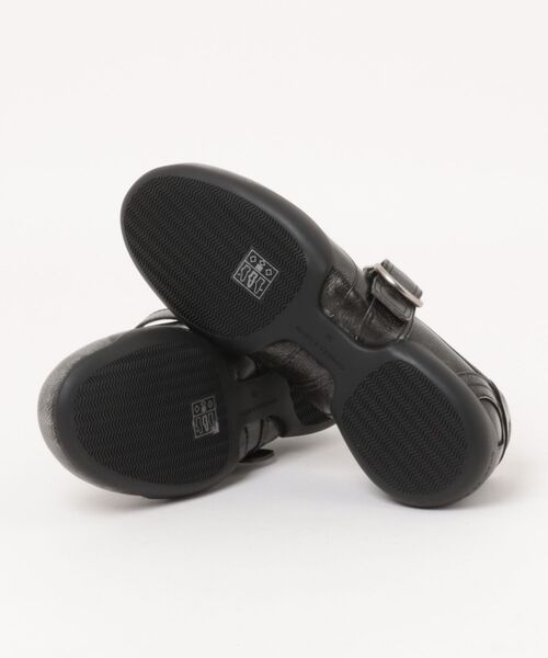 CHARLES & KEITH（チャールズ & キース）の「Louise ルーイ バックルストラップ メリージェーンスニーカー（スニーカー・レディース・グレー/ブラック・25.5cm/25cm/24.5cm/23.5cm/23cm/22.5cm）」の17枚目の写真