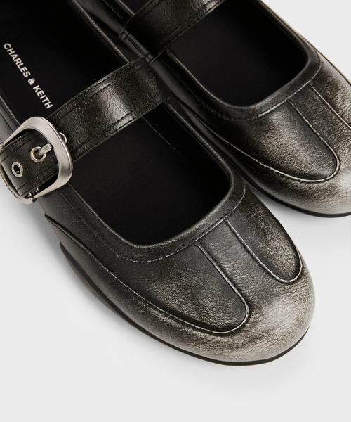 CHARLES & KEITH（チャールズ & キース）の「Louise ルーイ バックルストラップ メリージェーンスニーカー（スニーカー・レディース・グレー/ブラック・25.5cm/25cm/24.5cm/23.5cm/23cm/22.5cm）」の14枚目の写真