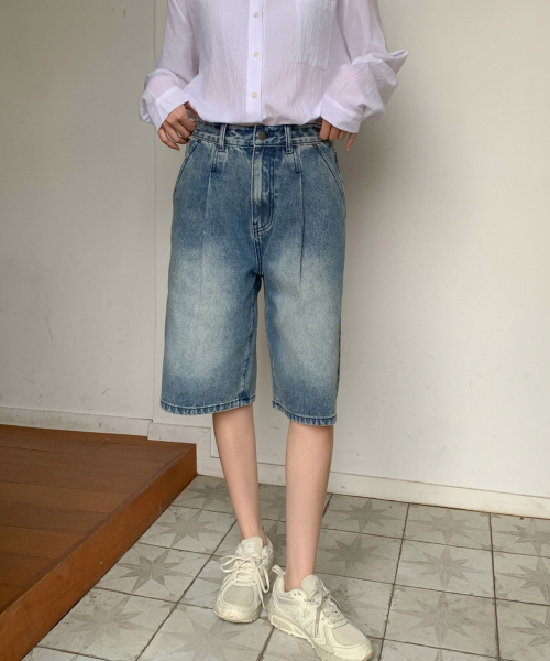 BBAEBBAE（ペッペ）の「ワンタックバミューダデニムハーフショートパンツ（その他パンツ・レディース・ブルー・36/34/32/30/28）」の2枚目の写真