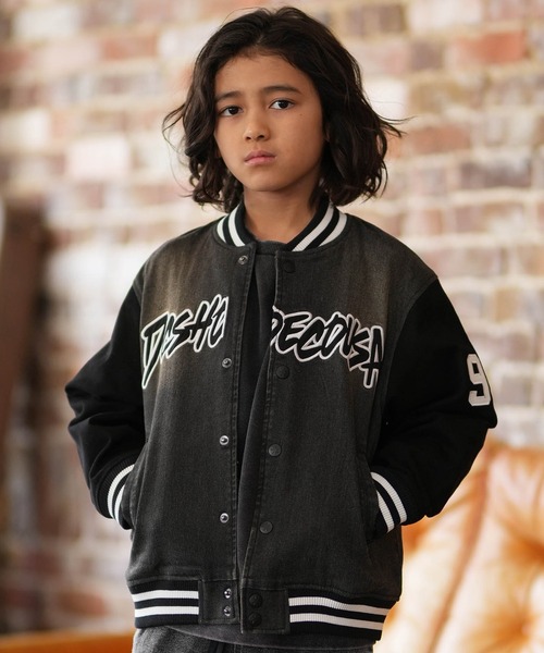 DC（ディーシー）の「DC/ディーシー 26 KD VARSITY JACKET キッズ ジャケット YJK261501（その他アウター・キッズ・ライトブルー/ブラック・130cm/140cm/150cm/160cm）」の2枚目の写真