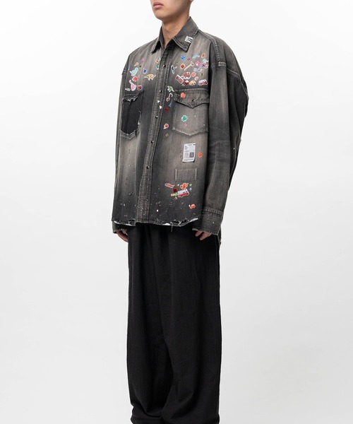 Maison MIHARA YASUHIRO（メゾンミハラヤスヒロ）の「Kids Sticker Printed Denim Shirt（シャツ/ブラウス・メンズ・ブラック/インディゴブルー・44/48/46）」の10枚目の写真