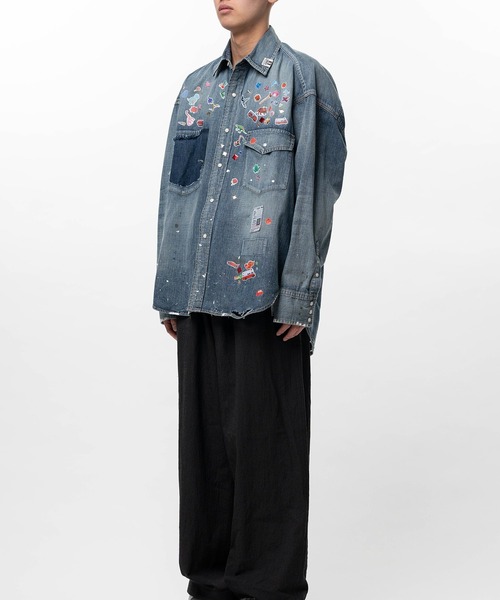 Maison MIHARA YASUHIRO（メゾンミハラヤスヒロ）の「Kids Sticker Printed Denim Shirt（シャツ/ブラウス・メンズ・ブラック/インディゴブルー・44/48/46）」の6枚目の写真