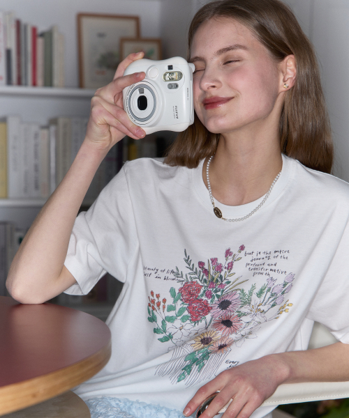 NONLOCAL(ノンローカル)の「【ノンローカル×イヤバッグ】 Vase Hand Drawing T-shirt - White(Tシャツ/カットソー・レディース・その他・FREE)」の1枚目の写真