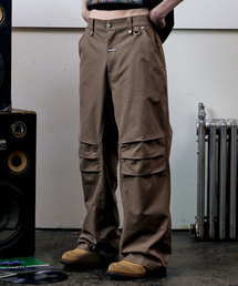 CURVED KNEE DART PANTS BROWN