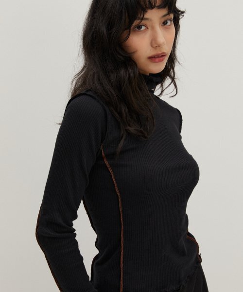 RAVEROUS(レイバーロス)の「コントラストインターロックタートルネックTシャツブラック(Tシャツ/カットソー・レディース・その他・1)」の3枚目の写真