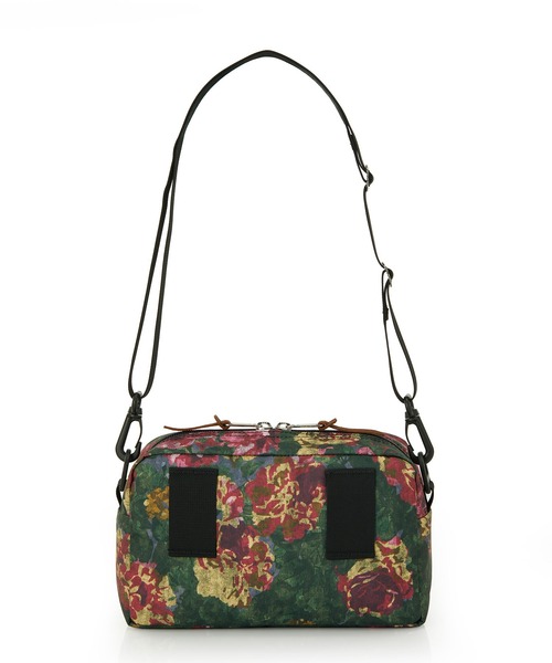 GREGORY(グレゴリー)の「パデッドショルダーポーチM PADDED SHOULDER POUCH M ボタニカルタペストリー(ショルダーバッグ・メンズ・レッド系その他・ONE SIZE)」の4枚目の写真