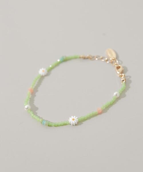 SMELLY(スメリー)の「フラワーモチーフカラフルビーズブレスレット(ブレスレット・レディース・グリーン・-)」の3枚目の写真