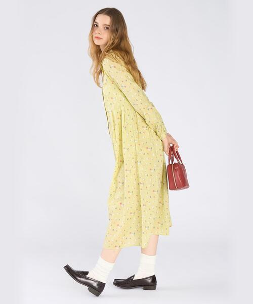 To b. by agnes b.（トゥービーバイアニエスベー）の「フラワープリント コットン 長袖 ワンピース（シャツワンピース・レディース・イエロー・36/40/38）」の2枚目の写真