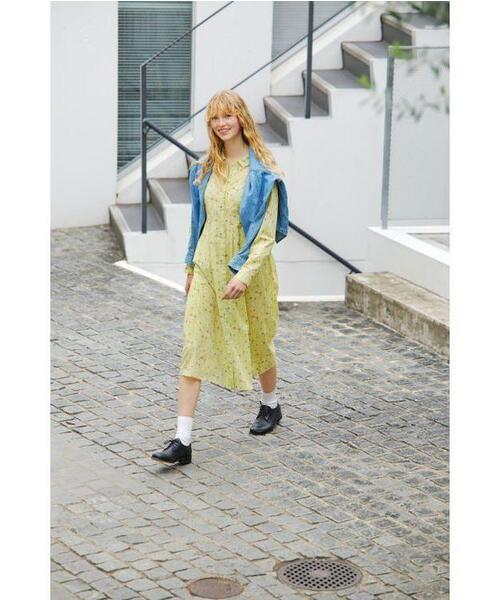To b. by agnes b.（トゥービーバイアニエスベー）の「フラワープリント コットン 長袖 ワンピース（シャツワンピース・レディース・イエロー・36/40/38）」の5枚目の写真