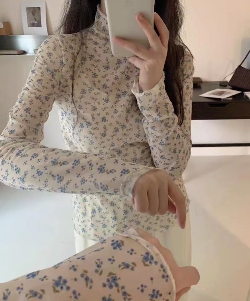 DIAVEL(ディアベル)の「【春コーデ】シアー小花柄ハイネックインナー/長袖トップス(Tシャツ/カットソー・レディース・ブルー・M)」の11枚目の写真