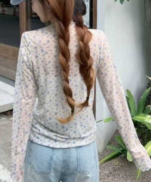 DIAVEL(ディアベル)の「【春コーデ】シアー小花柄ハイネックインナー/長袖トップス(Tシャツ/カットソー・レディース・ブルー・M)」の16枚目の写真