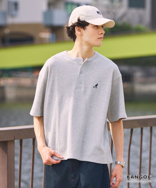 KANGOL(カンゴール)の「KANGOL/カンゴール 別注 ロゴ ワンポイント刺繍 ヘンリーネック ショート丈 ワッフル 半袖Tシャツ(Tシャツ/カットソー・メンズ・杢グレー/オフホワイト/オリーブ系/ブラック/グレイッシュベージュ/ブルーグレー/ダークブラウン/ダークネイビー/チャコール・S/L/M)」の11枚目の写真