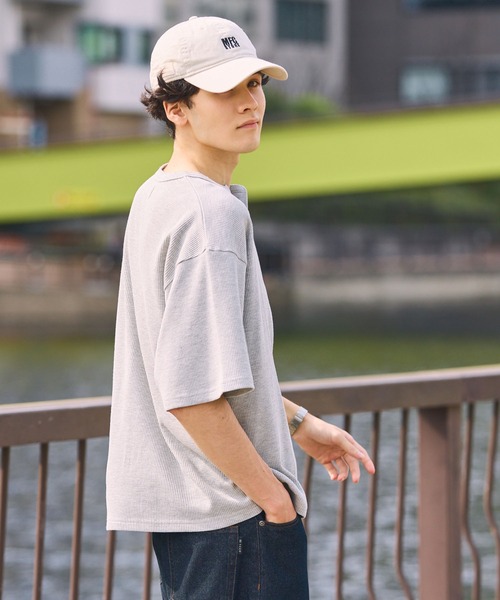 KANGOL(カンゴール)の「KANGOL/カンゴール 別注 ロゴ ワンポイント刺繍 ヘンリーネック ショート丈 ワッフル 半袖Tシャツ(Tシャツ/カットソー・メンズ・杢グレー/オフホワイト/オリーブ系/ブラック/グレイッシュベージュ/ブルーグレー/ダークブラウン/ダークネイビー/チャコール・S/L/M)」の12枚目の写真