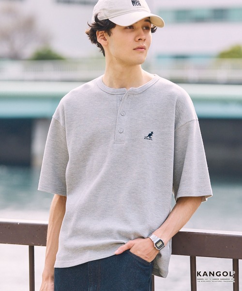 KANGOL(カンゴール)の「KANGOL/カンゴール 別注 ロゴ ワンポイント刺繍 ヘンリーネック ショート丈 ワッフル 半袖Tシャツ(Tシャツ/カットソー・メンズ・杢グレー/オフホワイト/オリーブ系/ブラック/グレイッシュベージュ/ブルーグレー/ダークブラウン/ダークネイビー/チャコール・S/L/M)」の15枚目の写真