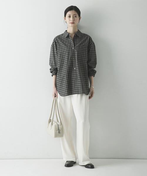 URBAN RESEARCH（アーバンリサーチ）の「サテンイージーセミフレアパンツ（その他パンツ・レディース・オフホワイト/ブラック・38/36）」の6枚目の写真