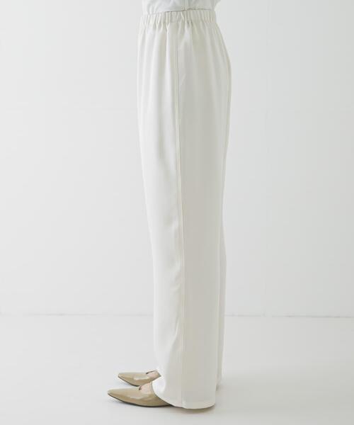 URBAN RESEARCH（アーバンリサーチ）の「サテンイージーセミフレアパンツ（その他パンツ・レディース・オフホワイト/ブラック・38/36）」の9枚目の写真