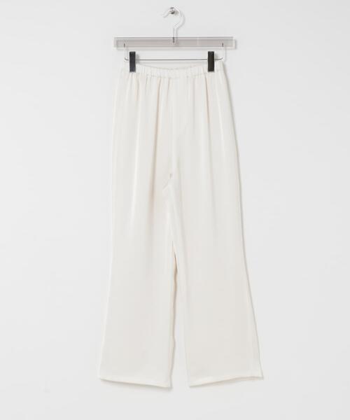 URBAN RESEARCH（アーバンリサーチ）の「サテンイージーセミフレアパンツ（その他パンツ・レディース・オフホワイト/ブラック・38/36）」の11枚目の写真
