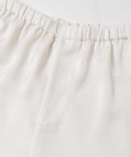 URBAN RESEARCH（アーバンリサーチ）の「サテンイージーセミフレアパンツ（その他パンツ・レディース・オフホワイト/ブラック・38/36）」の13枚目の写真