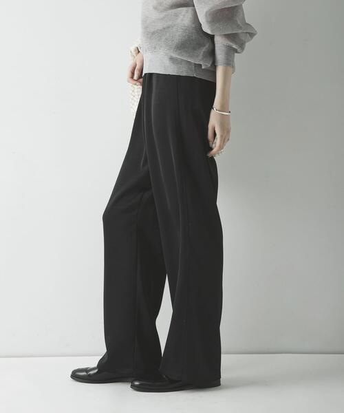 URBAN RESEARCH（アーバンリサーチ）の「サテンイージーセミフレアパンツ（その他パンツ・レディース・オフホワイト/ブラック・38/36）」の15枚目の写真