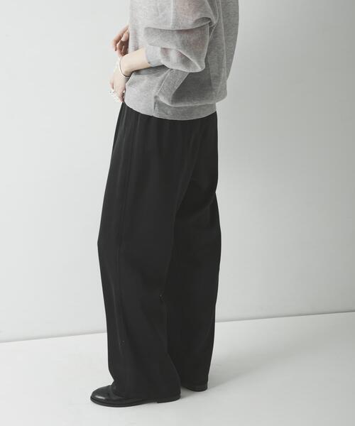URBAN RESEARCH（アーバンリサーチ）の「サテンイージーセミフレアパンツ（その他パンツ・レディース・オフホワイト/ブラック・38/36）」の16枚目の写真