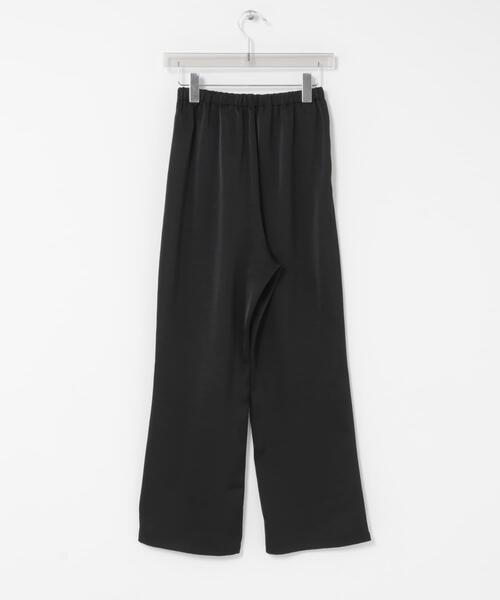 URBAN RESEARCH（アーバンリサーチ）の「サテンイージーセミフレアパンツ（その他パンツ・レディース・オフホワイト/ブラック・38/36）」の22枚目の写真