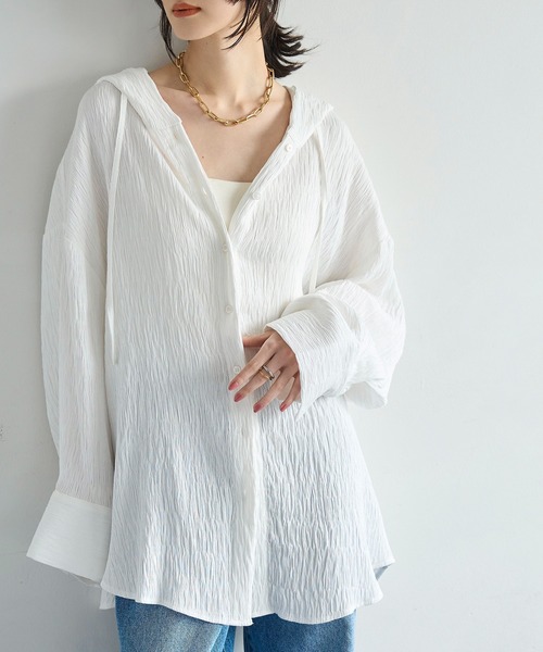 meilmada（メイルマダ）の「フード付きオーバーサイズシャツ（シャツ/ブラウス・レディース・ブラック/ホワイト・FREE）」の3枚目の写真