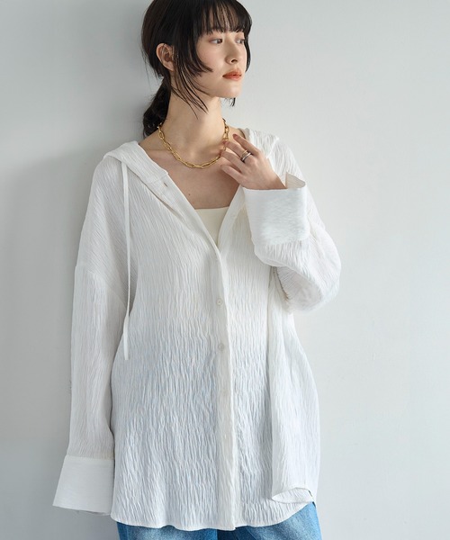 meilmada（メイルマダ）の「フード付きオーバーサイズシャツ（シャツ/ブラウス・レディース・ブラック/ホワイト・FREE）」の4枚目の写真