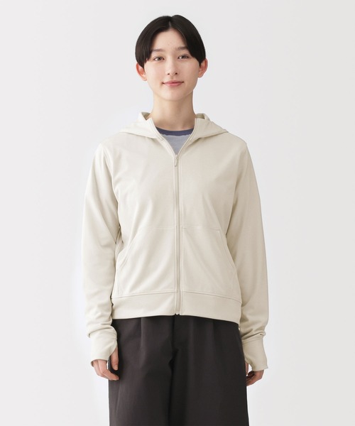 無印良品（ムジルシリョウヒン）の「婦人 ＵＶカット乾きやすいフルジップパーカ（パーカー・レディース・サンドベージュ/ブラック/ラベンダー/グレー系/ブルー/オフホワイト・XL/L/M/S）」の4枚目の写真