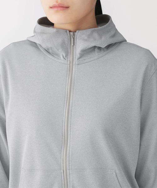 無印良品（ムジルシリョウヒン）の「婦人 ＵＶカット乾きやすいフルジップパーカ（パーカー・レディース・サンドベージュ/ブラック/ラベンダー/グレー系/ブルー/オフホワイト・XL/L/M/S）」の7枚目の写真