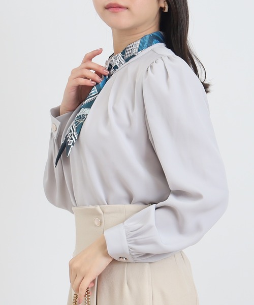 ASTORIA ODIER(アストリアオディール)の「スカーフ付きアレンジリボンブラウス(シャツ/ブラウス・レディース・ホワイト/ライトグレー/ネイビー・SMALL/MEDIUM)」の21枚目の写真
