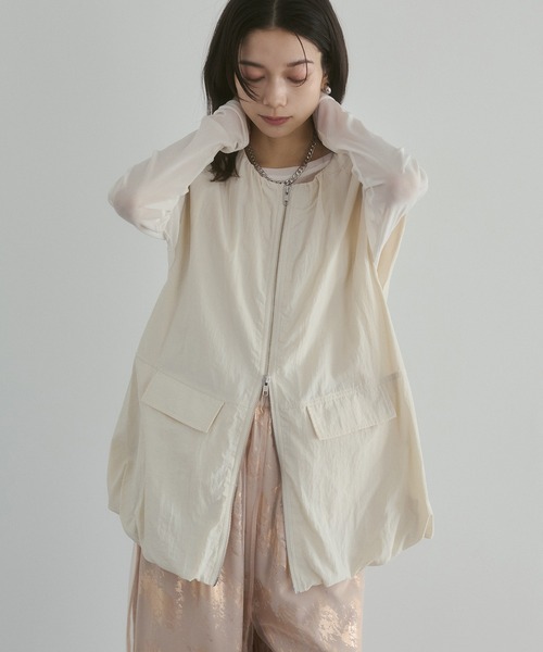 hunch（ハンチ）の「ナイロン ベスト（ベスト・レディース・ブラック/アイボリー/セージグリーン・FREE）」の5枚目の写真