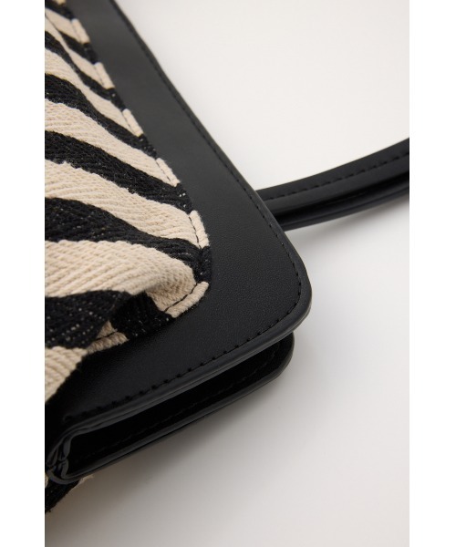 LAGUA GEM（ラグアジェム）の「FLOWER MOTIF MINI バッグ（ショルダーバッグ・レディース・マルチ/ブラック・FREE）」の10枚目の写真