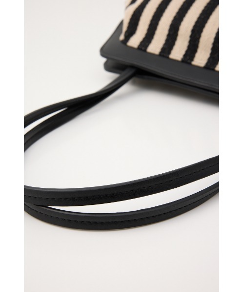 LAGUA GEM（ラグアジェム）の「FLOWER MOTIF MINI バッグ（ショルダーバッグ・レディース・マルチ/ブラック・FREE）」の11枚目の写真