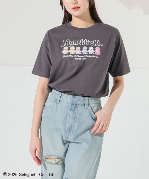 Honeys(ハニーズ)の「モンチッチ/Tシャツ(Tシャツ/カットソー・キッズ・ライトピンク/ホワイト/レッド/オートミール/スミクロ/ベージュ/ラベンダー/ブラック/ホワイト×ピンク・150cm/L/LL/M/S)」の5枚目の写真