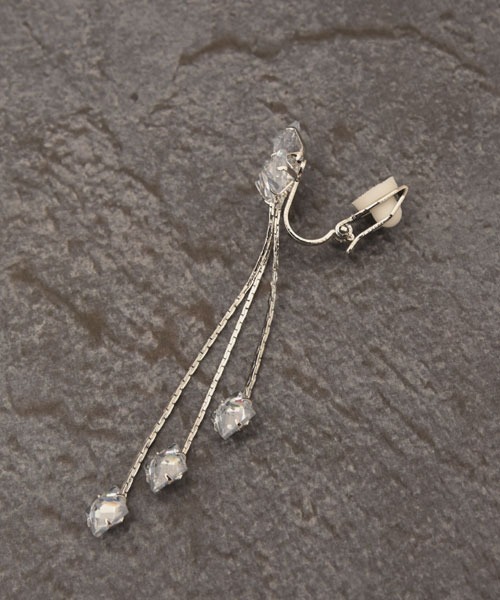 VIBGYOR Women（ヴィブジョー　ウィメン）の「【float】スクエア ビジュー 3連ロングチェーン イヤリング（イヤリング・レディース・シルバー・FREE）」の4枚目の写真