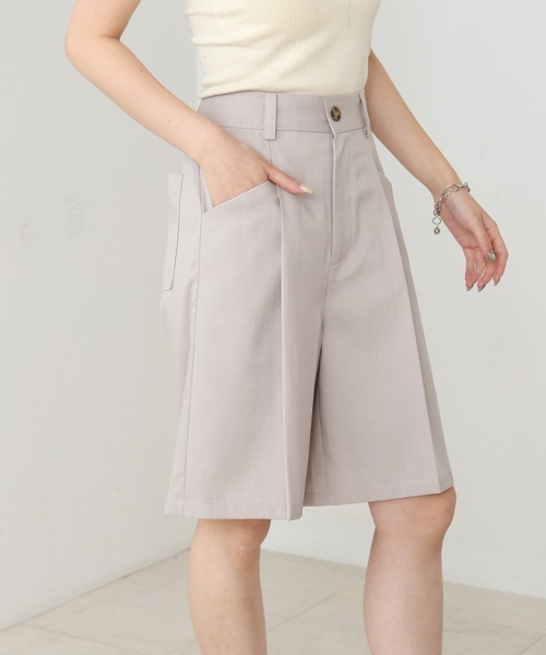 Bab（バブ）の「タックデザインハーフパンツ（その他パンツ・レディース・ブラック/ホワイト系その他・MEDIUM）」の2枚目の写真