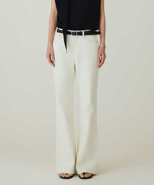 SIYAZU(シヤジュ)の「SIJN6112 アーバンブーツカットカラー デニム_Ivory(デニムパンツ・レディース・アイボリー・SMALL/MEDIUM/LARGE)」の2枚目の写真