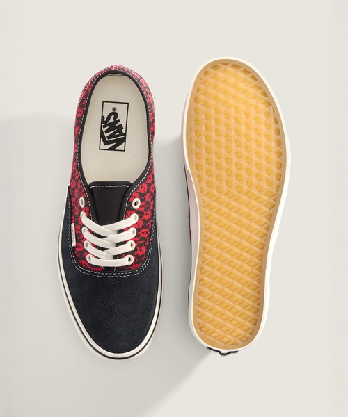 VANS(バンズ)の「オーセンティック / Authentic BLACK/RACING RED VN000EGABRR1(スニーカー・メンズ・ブラック×レッド・5/5.5/6/6.5/7/7.5/8/8.5/9/9.5/10/10.5/11/11.5/12)」の3枚目の写真