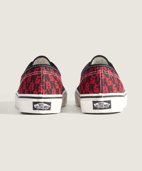 VANS(バンズ)の「オーセンティック / Authentic BLACK/RACING RED VN000EGABRR1(スニーカー・メンズ・ブラック×レッド・5/5.5/6/6.5/7/7.5/8/8.5/9/9.5/10/10.5/11/11.5/12)」の4枚目の写真