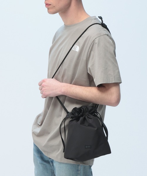 SML(エスエムエル)の「SML (エスエムエル) 巾着バッグ MULTI POCKET DRAWSTRING M テフロン ショルダーバッグ ミニバッグ ドローストリングバッグ K904094(ショルダーバッグ・メンズ・グレー/ブラック/グリーン・ONE SIZE)」の2枚目の写真