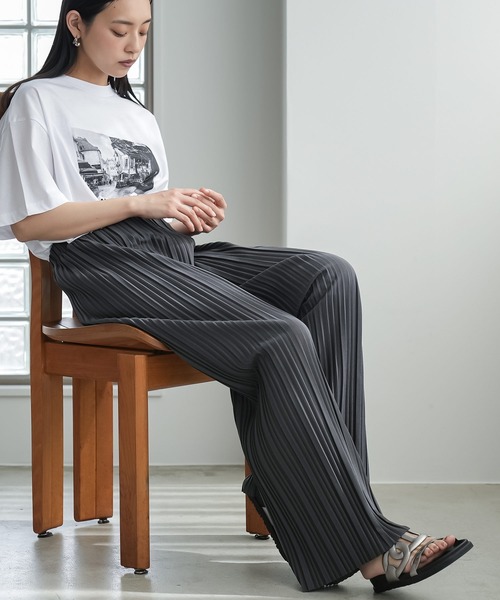mili an deni(ミリアンデニ)の「セルフカットプリーツパンツ(その他パンツ・レディース・アッシュグレー/チャコールグレー/ブラック・M)」の15枚目の写真