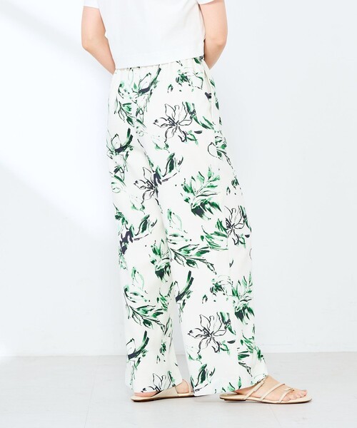 NOLLEY’S Sophi(ノーリーズソフィ)の「ウォッシャブルフラワープリントイージーパンツ(その他パンツ・レディース・ホワイト系その他4・38/36/34)」の14枚目の写真