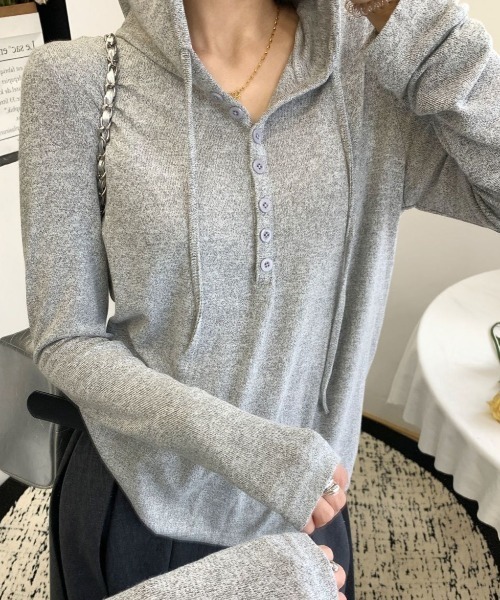 GEMEDA（ジェメダ）の「薄手フード付きヘンリーネック長袖トップス（Tシャツ/カットソー・レディース・ダークグレー/グレー/グリーン・M）」の2枚目の写真