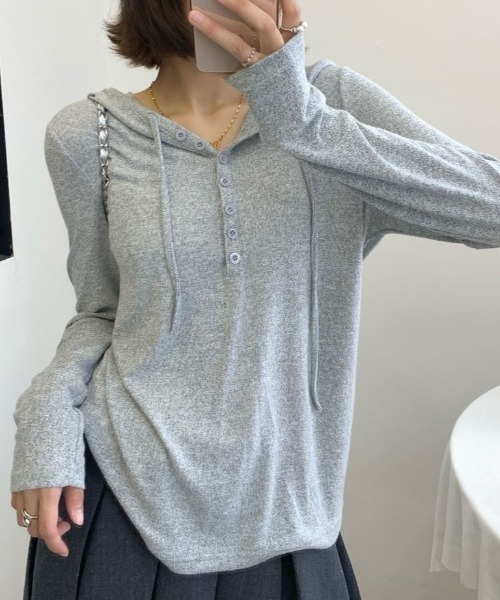 GEMEDA（ジェメダ）の「薄手フード付きヘンリーネック長袖トップス（Tシャツ/カットソー・レディース・ダークグレー/グレー/グリーン・M）」の4枚目の写真