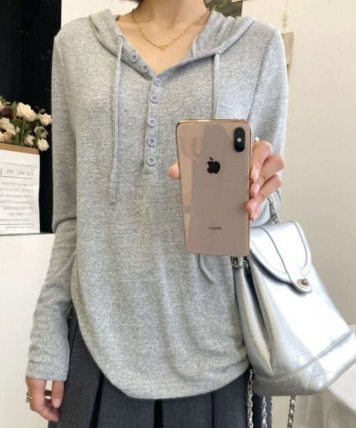 GEMEDA（ジェメダ）の「薄手フード付きヘンリーネック長袖トップス（Tシャツ/カットソー・レディース・ダークグレー/グレー/グリーン・M）」の5枚目の写真