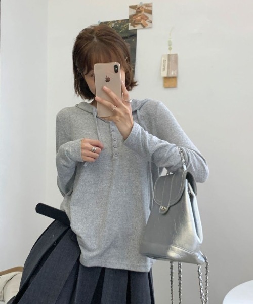 GEMEDA（ジェメダ）の「薄手フード付きヘンリーネック長袖トップス（Tシャツ/カットソー・レディース・ダークグレー/グレー/グリーン・M）」の21枚目の写真
