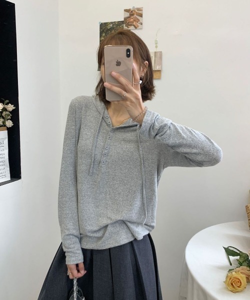 GEMEDA（ジェメダ）の「薄手フード付きヘンリーネック長袖トップス（Tシャツ/カットソー・レディース・ダークグレー/グレー/グリーン・M）」の22枚目の写真