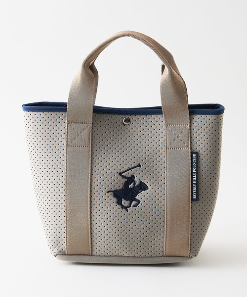 BEVERLY HILLS POLO CLUB(ビバリーヒルズポロクラブ)の「【BEVERLY HILLS POLO CLUB/ビバリーヒルズポロクラブ】【ネオプレーン風パンチング素材 軽量】パンチングネオミニトートバッグ カートバッグ ゴルフ 軽い 丈夫 メッシュ風 スポーティー 大人カジュアル(トートバッグ・レディース・ブラック・FREE)」の2枚目の写真