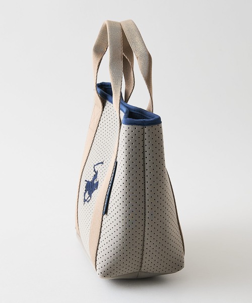 BEVERLY HILLS POLO CLUB(ビバリーヒルズポロクラブ)の「【BEVERLY HILLS POLO CLUB/ビバリーヒルズポロクラブ】【ネオプレーン風パンチング素材 軽量】パンチングネオミニトートバッグ カートバッグ ゴルフ 軽い 丈夫 メッシュ風 スポーティー 大人カジュアル(トートバッグ・レディース・ブラック・FREE)」の3枚目の写真